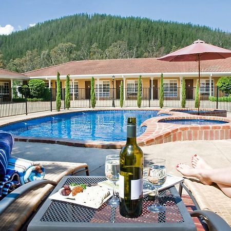 Ovens Valley Motor Inn Bright Buitenkant foto