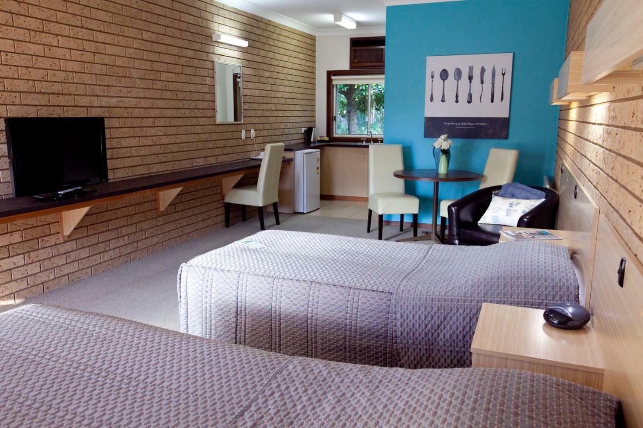 Ovens Valley Motor Inn Bright Buitenkant foto