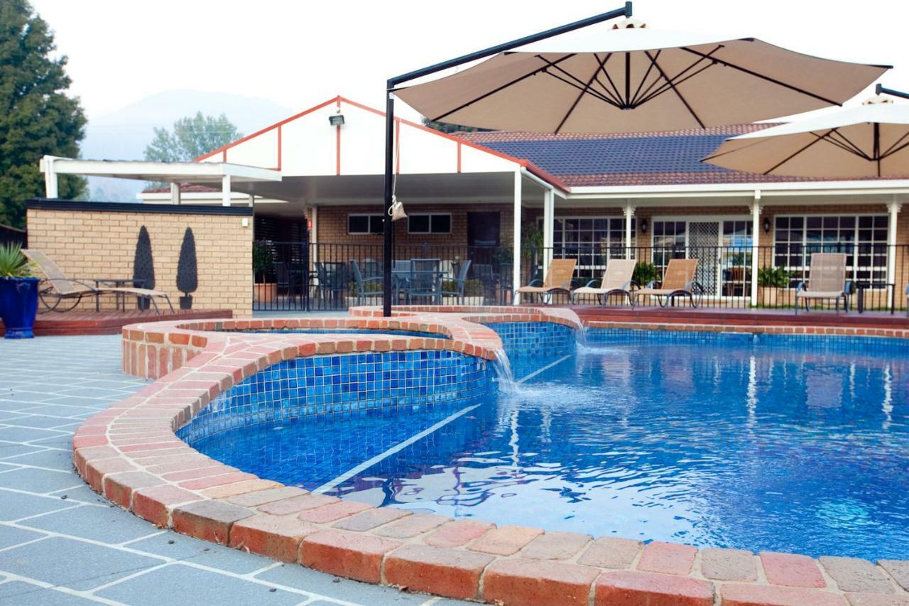Ovens Valley Motor Inn Bright Buitenkant foto