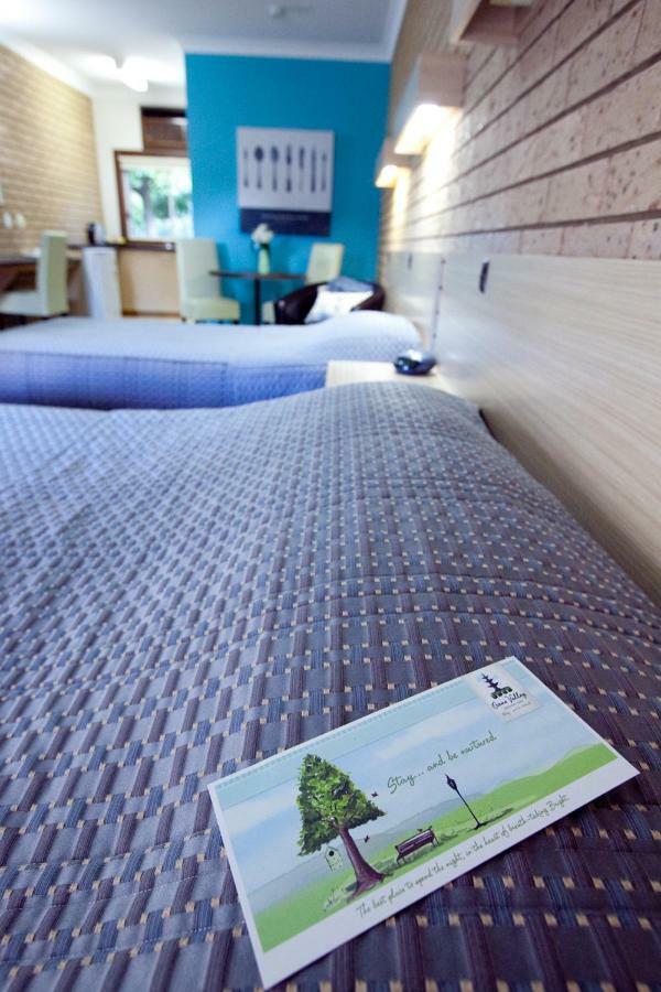 Ovens Valley Motor Inn Bright Buitenkant foto