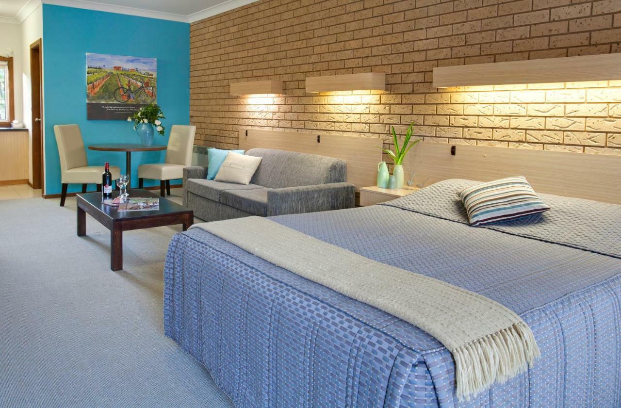 Ovens Valley Motor Inn Bright Buitenkant foto