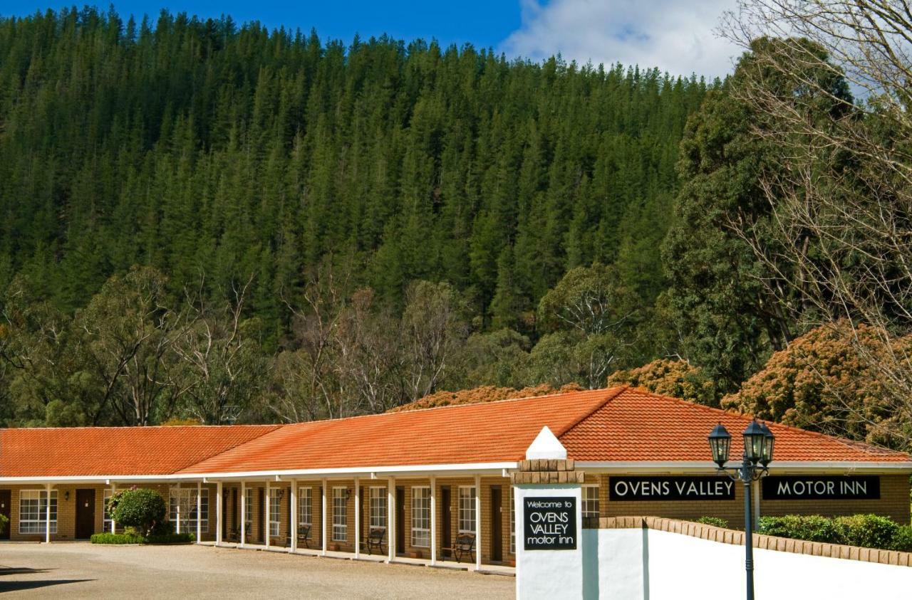 Ovens Valley Motor Inn Bright Buitenkant foto