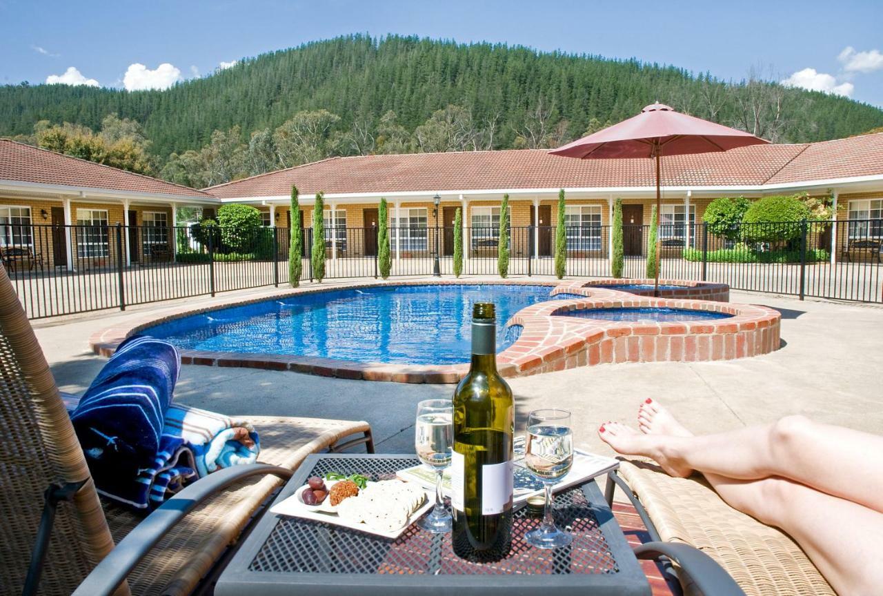 Ovens Valley Motor Inn Bright Buitenkant foto