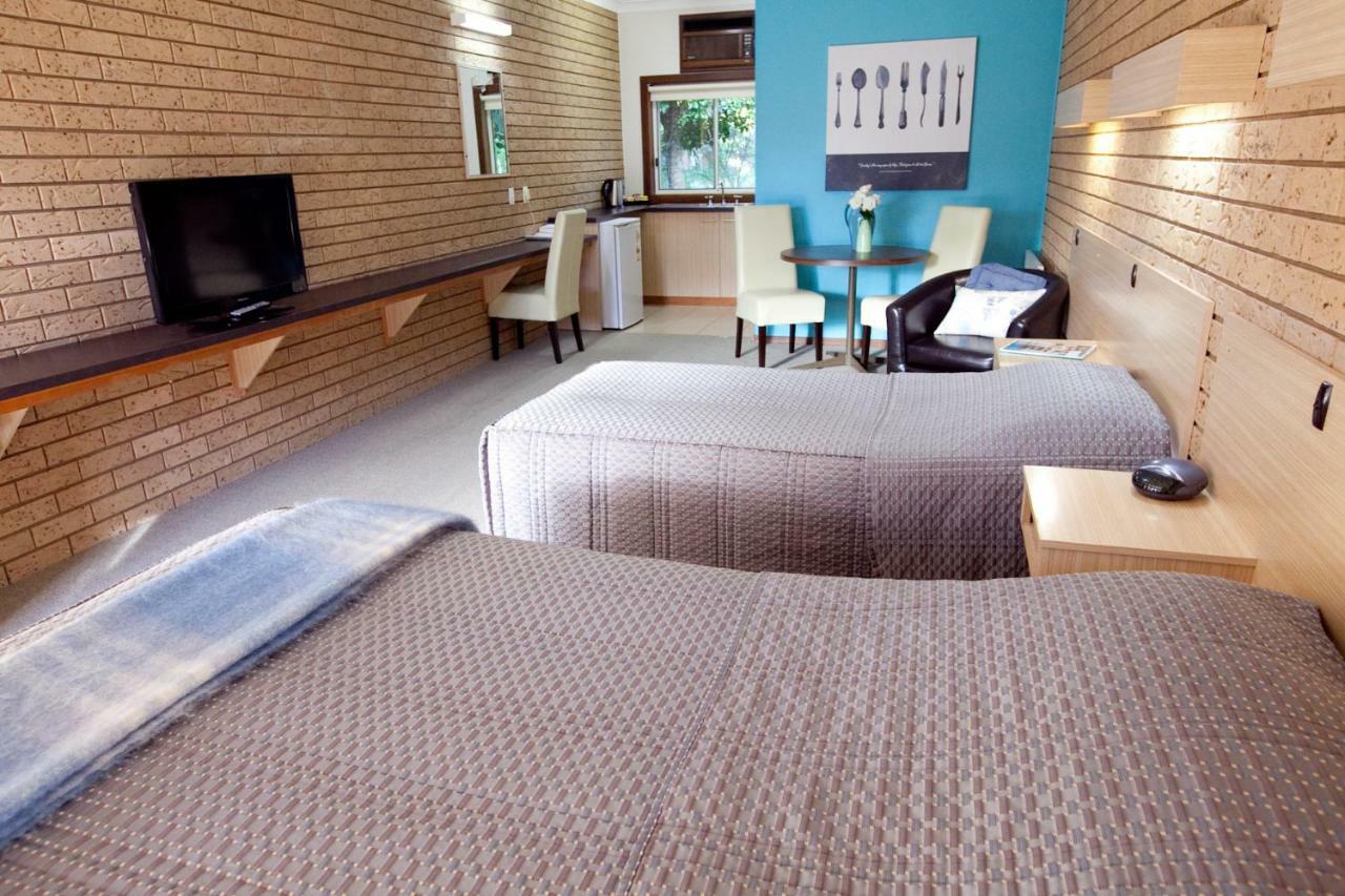 Ovens Valley Motor Inn Bright Buitenkant foto