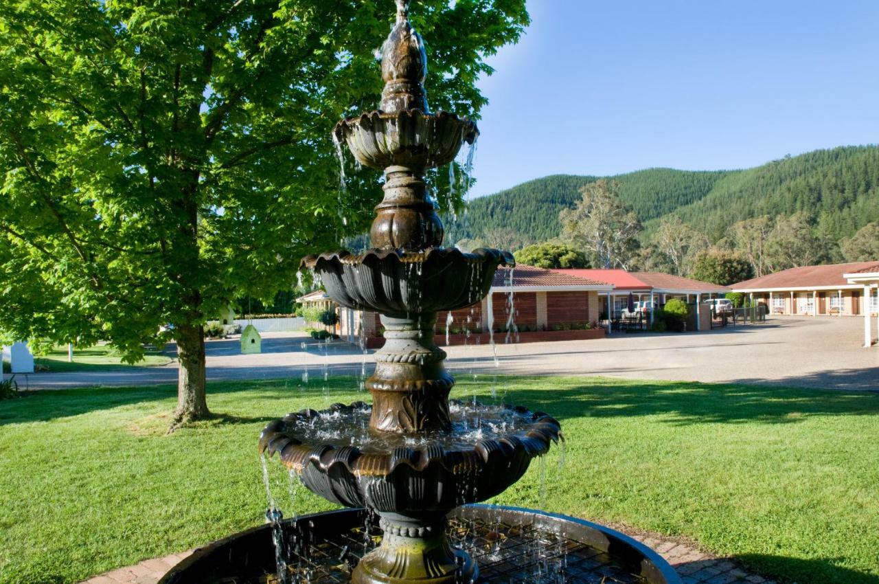 Ovens Valley Motor Inn Bright Buitenkant foto