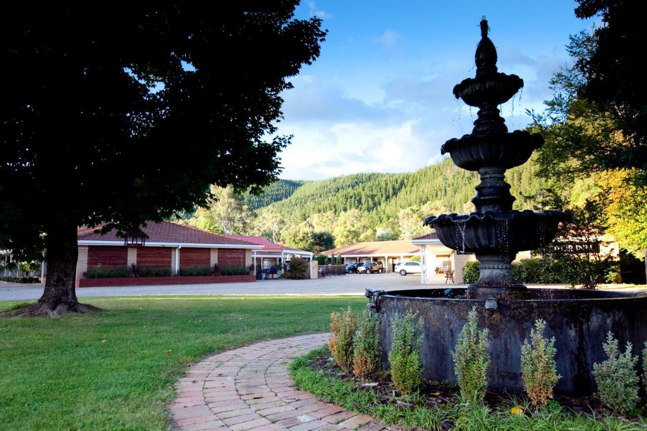Ovens Valley Motor Inn Bright Buitenkant foto