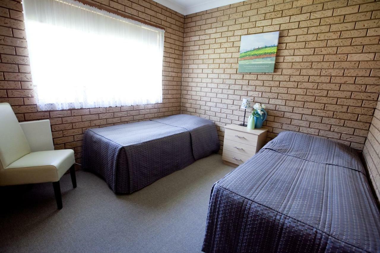 Ovens Valley Motor Inn Bright Buitenkant foto