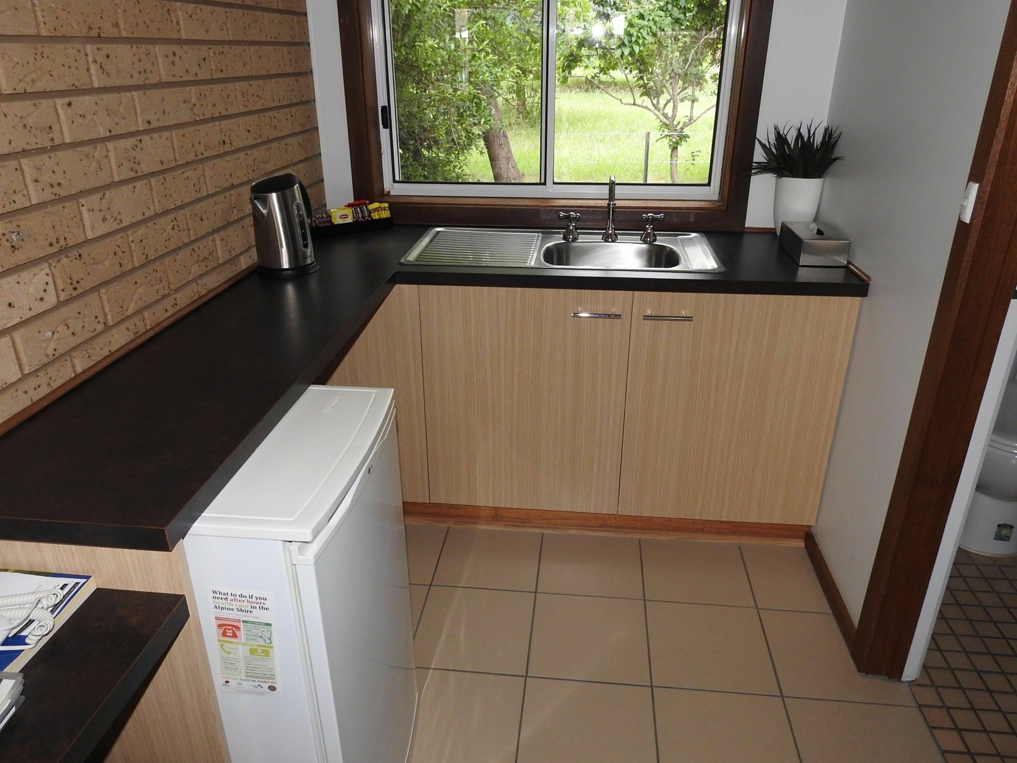 Ovens Valley Motor Inn Bright Buitenkant foto