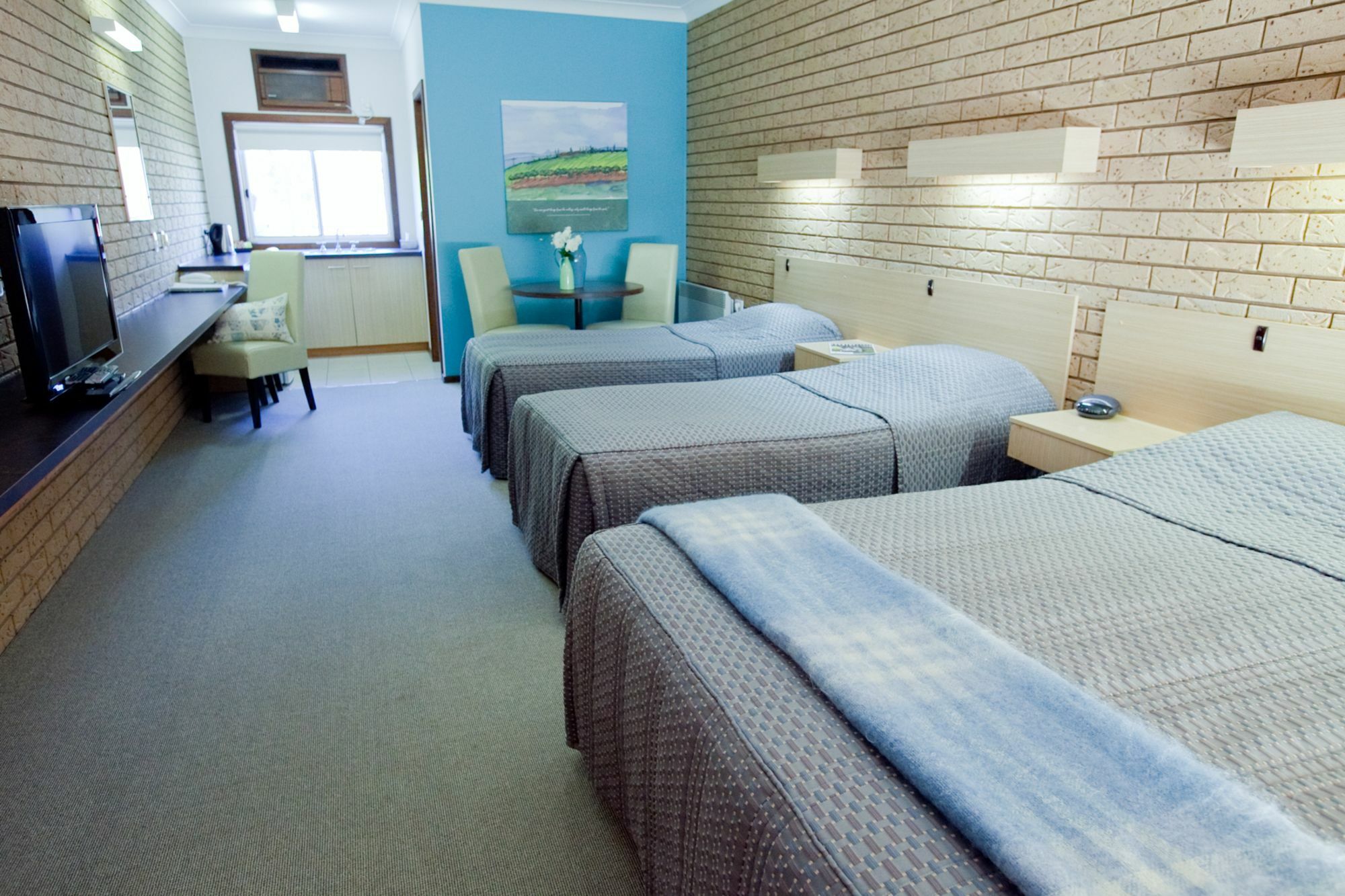 Ovens Valley Motor Inn Bright Buitenkant foto