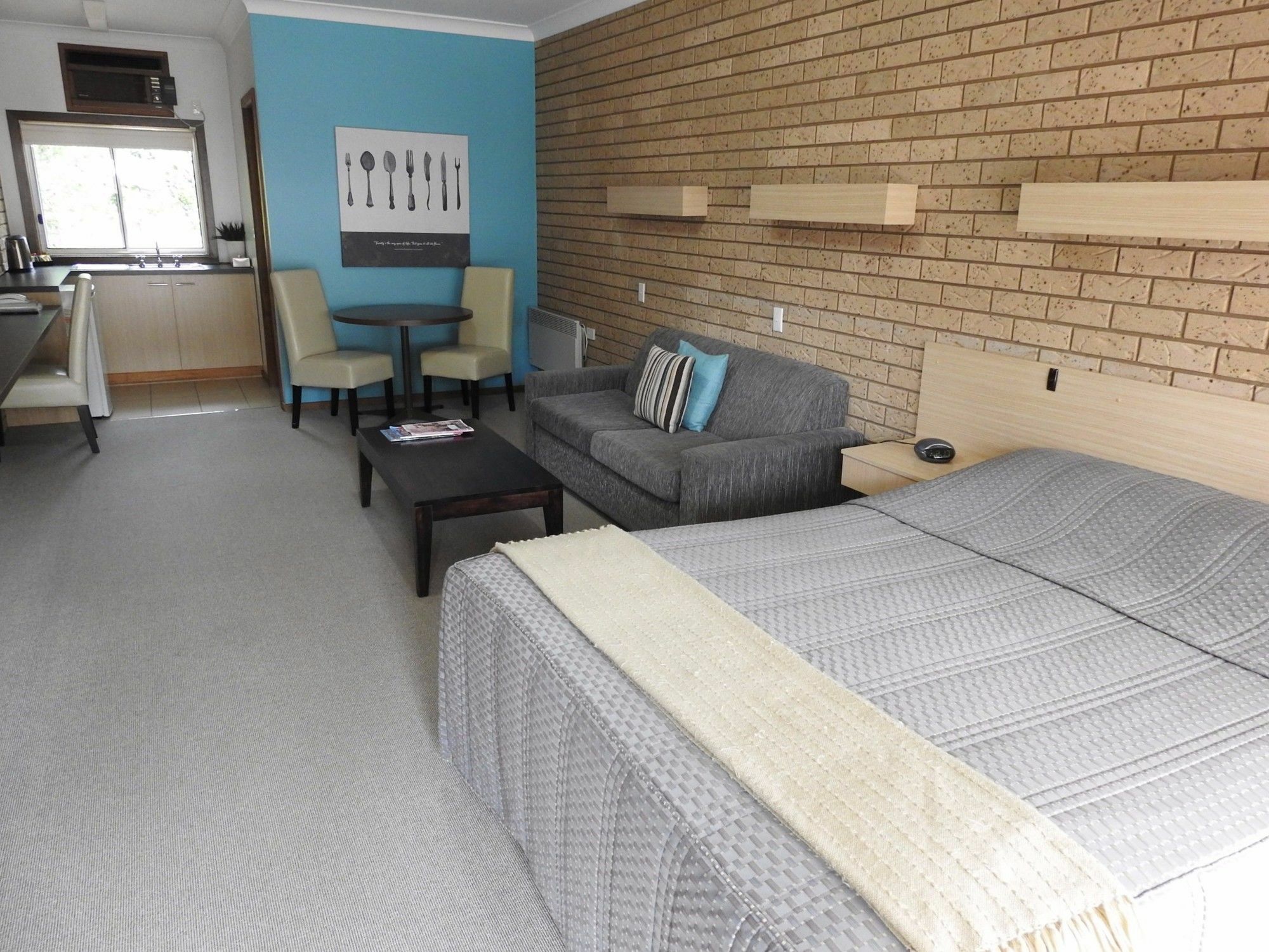 Ovens Valley Motor Inn Bright Buitenkant foto